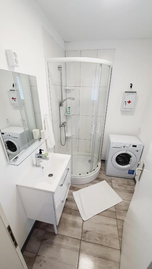 Apartma4Us Maribor Bagian luar foto